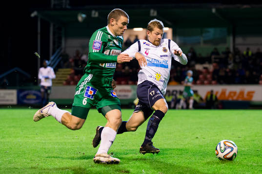 Ljungskiles James Sinclair i kamp med Gefles Jonas Lantto