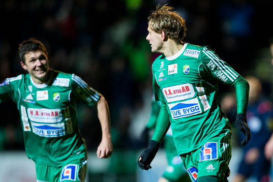 Ljungskiles Jakob Olsson jublar ihop med Hannes Stiller