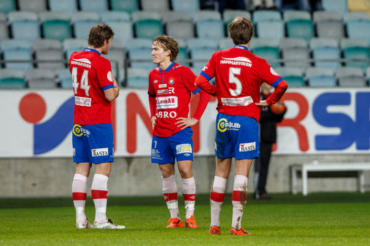 Örgrytes David Leinar och Örgrytes Jakob Lindström pratar