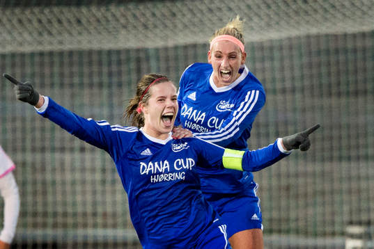 Fortuna Hjørrings Sofie Junge jublar med Camilla Kur