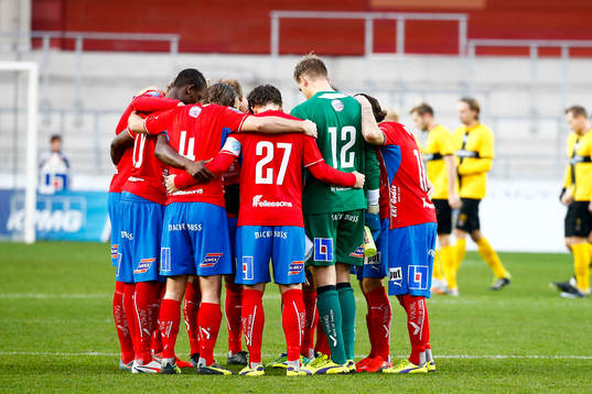 Östers spelare samlas