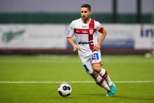Assyriskas David Durmaz med bollen