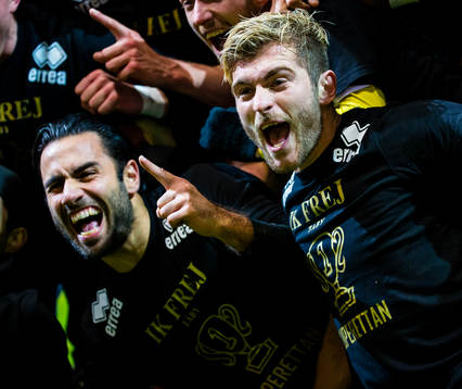 Frejs målvakt Marko Atanackovic  och Christophe Lallet firar