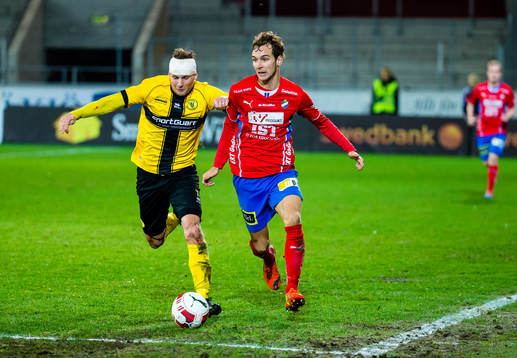Frejs Richard Spong i kamp med Östers Alexander Henningsson