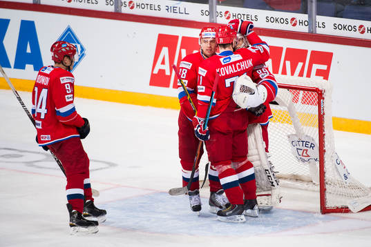 Rysslands spelare jublar