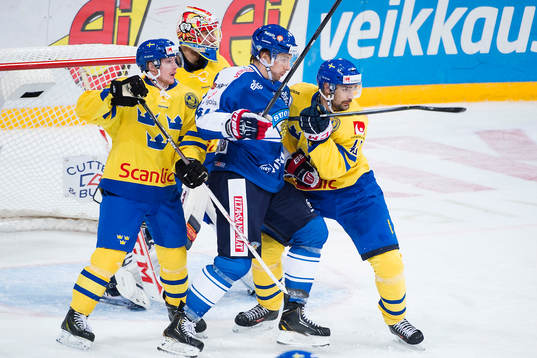 Sveriges Niclas Burström och Daniel Rahimi försöker