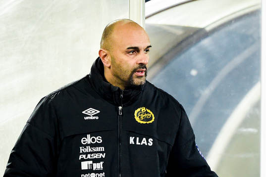 Elfsborgs tränare Jan Mian med texten Klas på sin jacka