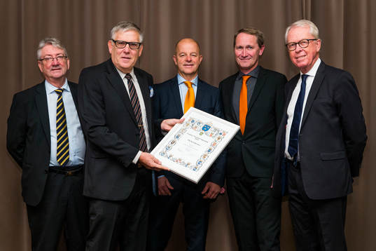 Gunnar Nordahls Minnesfonds ordförande Krister Malmsten, Thomas Nordahl, FK Karlskronas ordföranden Anders Johansson och Thomas Nilsson samt Björn Ahlberg