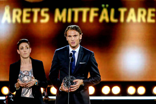 Årets mittfältare, dam tilldelades Caroline Seger, Tyresö/Paris Saint-German (mottogs av Therese Sjögran) och Årets mittfältare, herr tilldelades Albin Ekdal, Cagliari 