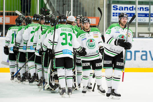 Rögles spelare tackar varandra