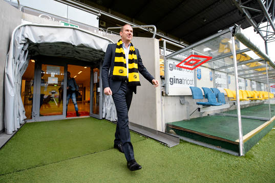 Elfsborgs manager Magnus Haglund går in på Borås Arena