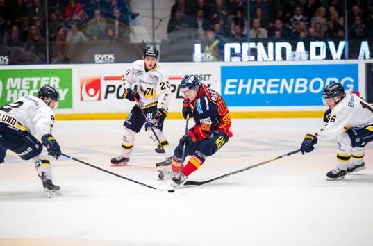 s Kristofer Berglund (v), Lawrence Pilut och Filip Sandberg