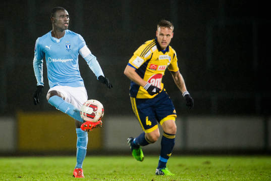 Malmö FFs Enock Kofi Adu och Helsingfors Mika Väyrynen