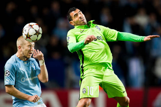 s Anton Tinnerholm och Juventus Carlos Tevez under fotbollsmatchen i Champions League mellan Malmö FF och Juventus den 26 november 2014 i Malmö. 