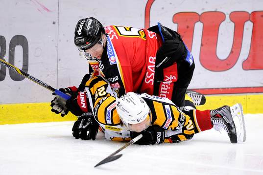 Luleås Marcus Fagerudd trycker ner Skellefteås Oskar