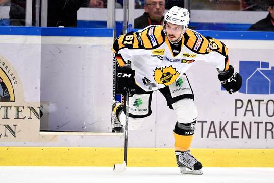 Skellefteås Fredrik Lindgren lämnar utvisningsbåset