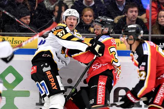 Skellefteås John Norman stoppar Luleås Niklas Fogström