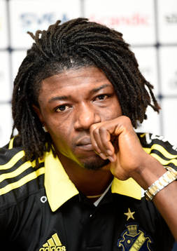 AIK presenterar nyförvärvet Mohamed Bangura på en presskonferens den 5 December i Stockholm.