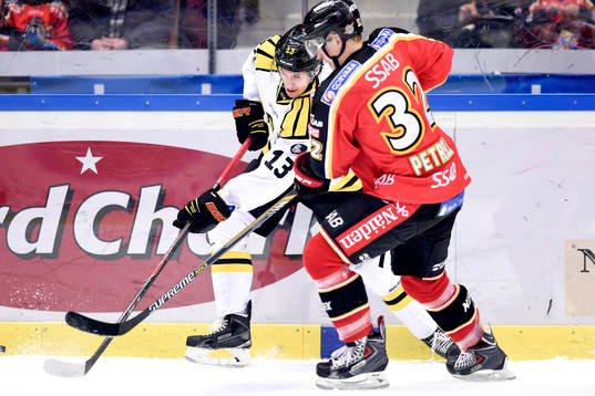 Brynäs Sondre Olden och Luleås Lennart Petrell