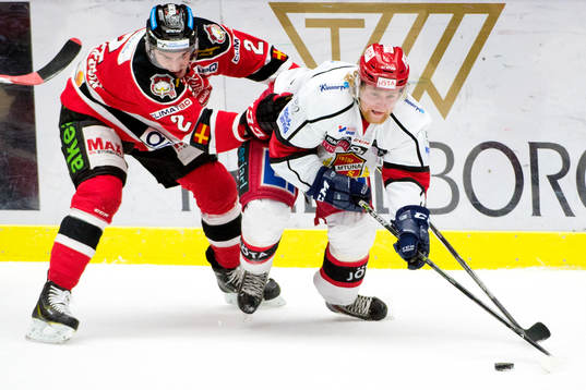 Malmö Redhawks Nils Andersson och Almtunas Daniel Ljunggren