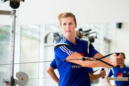 Sveriges Linnea Torstenson i gymmet