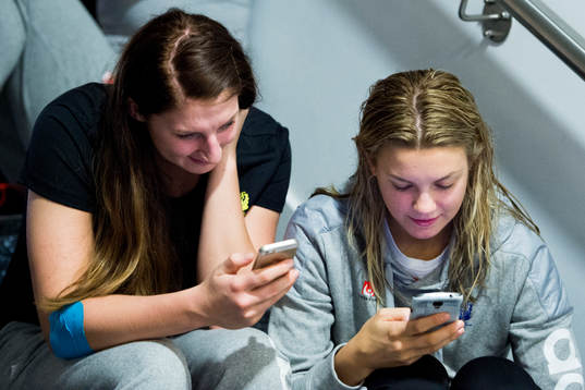 Sveriges Linn Blohm och Hanna Fogelström med sina