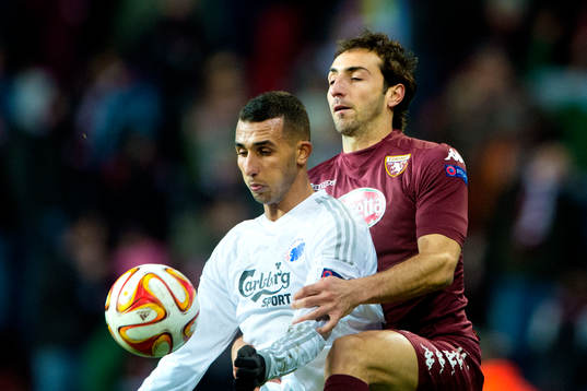 FC Köpenhamns  Youssef Toutouh och Torinos Emiliano Moretti