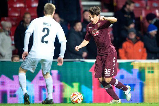 Torinos Matteo Darmian utmanar FC Köpenhamns  Tom Høgli