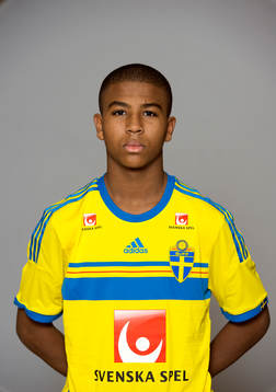 Nebiyou Perry, Sverige poserar för ett porträtt