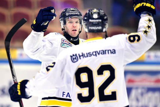 s Björn Melin och Teemu Laine jublar