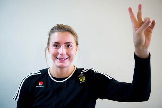 Sveriges Isabelle Gulldén visar olika tecken
