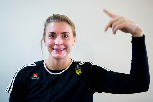 Sveriges Isabelle Gulldén visar olika tecken