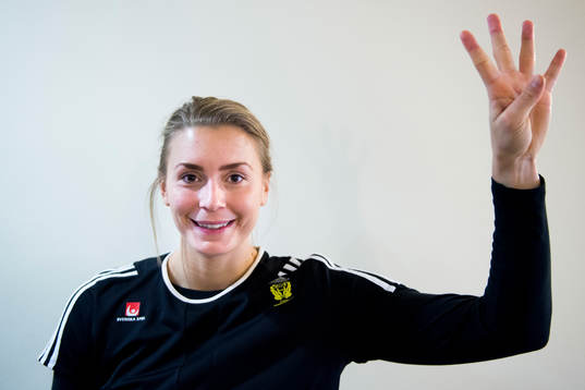 Sveriges Isabelle Gulldén visar olika tecken