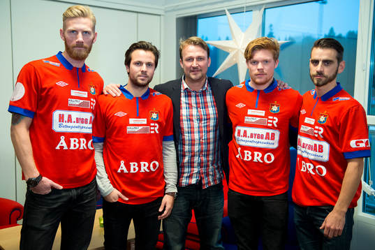 Fredrik Björck, Hampus Bohman, klubbdirektör Pierre Edström, Anton Sandberg och Björn Anklev