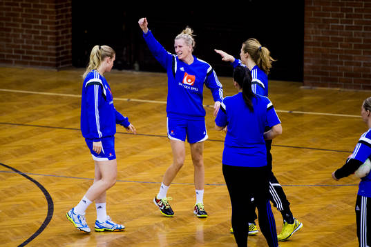 Sveriges Anna-Maria Johansson skojar