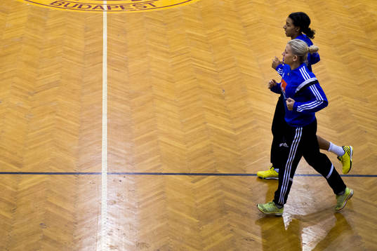 Sveriges Nathalie Hagman och Jamina Roberts