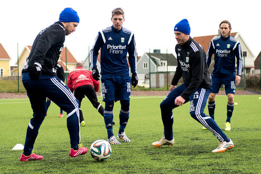  Adam Johansson, Mikael Boman och Gustav Svenssonunder en träning med IFK Göteborg den 19 december 2014 i Göteborg.