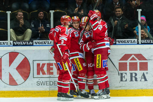 Modos Simon Önerud sätter 3-1 målet och jublar ihop med