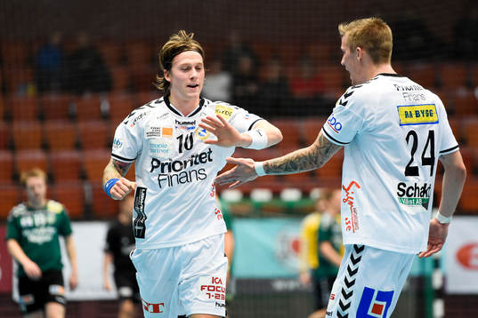 Redbergslids Charlie Sjöstrand och Linus Arnesson jublar