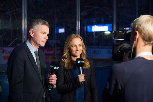 Viasats expert Harald Lückner och reporter Frida Nordstrand