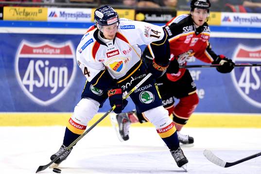 Djurgårdens Alexander Fällström med pucken