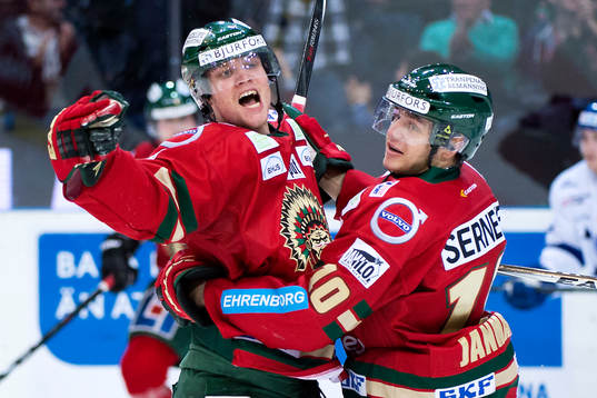Frölundas Max Görtz och Mattias Janmark firar