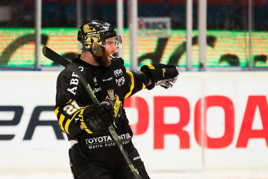 s Christian Sandberg jublar