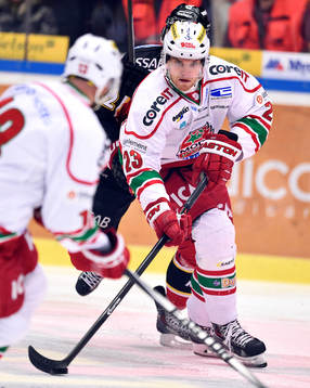 Modos Joonas Nättinen med pucken