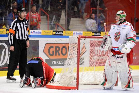 Luleås Lennart Petrell liggar bakom Modos mål