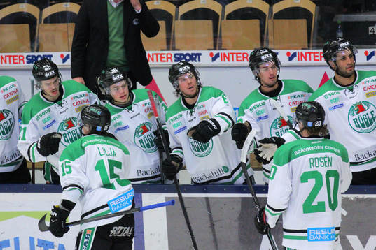 Rögles spelare jublar