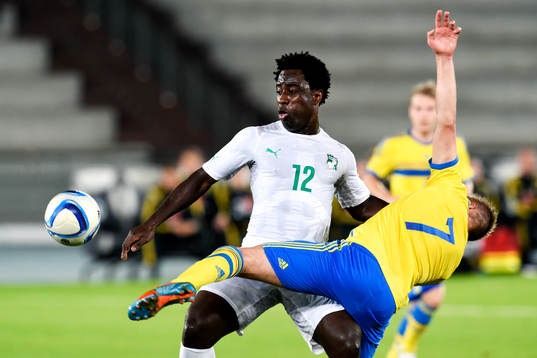 Elfenbenskustens Wilfried Bony och Sveriges Johan Mårtensson