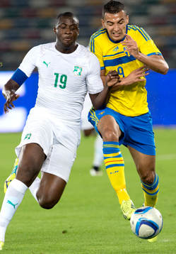 Elfenbenskustens Yaya Toure och Sveriges Nabil Bahoui