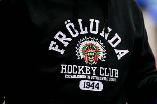 Frölundas logo på en tröja