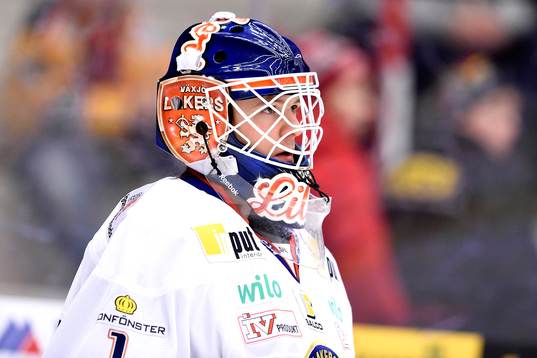 Växjös målvakt Thomas Lillie på uppvärmningen